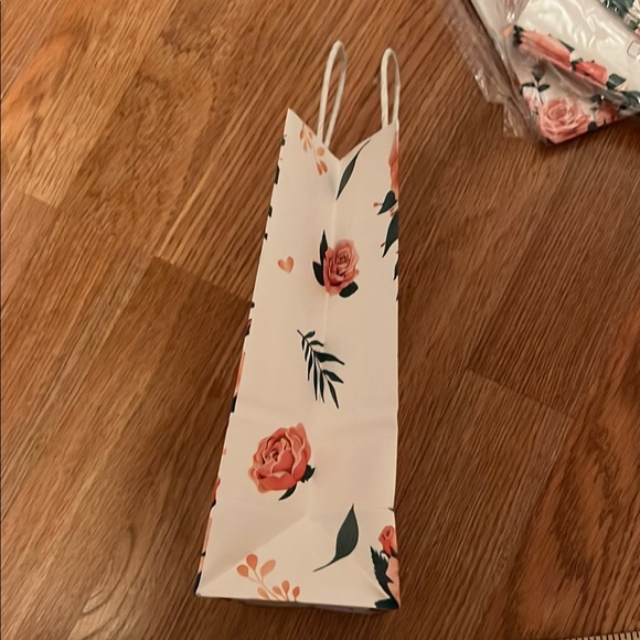 30 Team Bride Floral Gift Bags - Picture 7 of 8